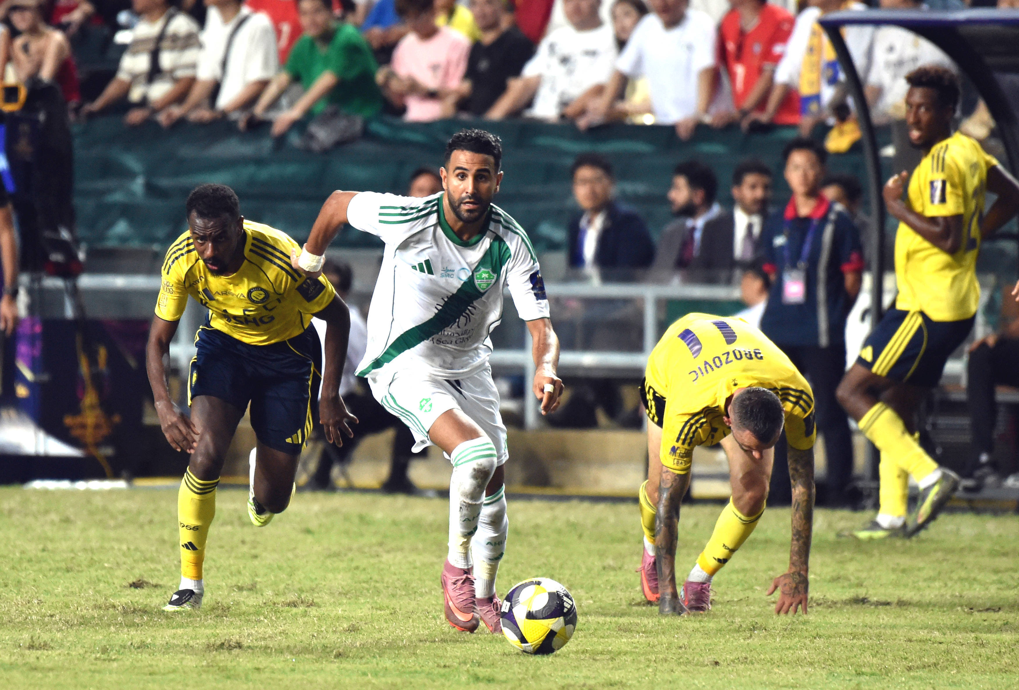 包含冲刺阶段亚冠焦点战,广州队造点机会,质疑声仍在,赛程密集仍需轮换的词条 包含冲刺阶段亚冠焦点战,广州队造点机会,质疑声仍在,赛程密集仍需轮换的词条