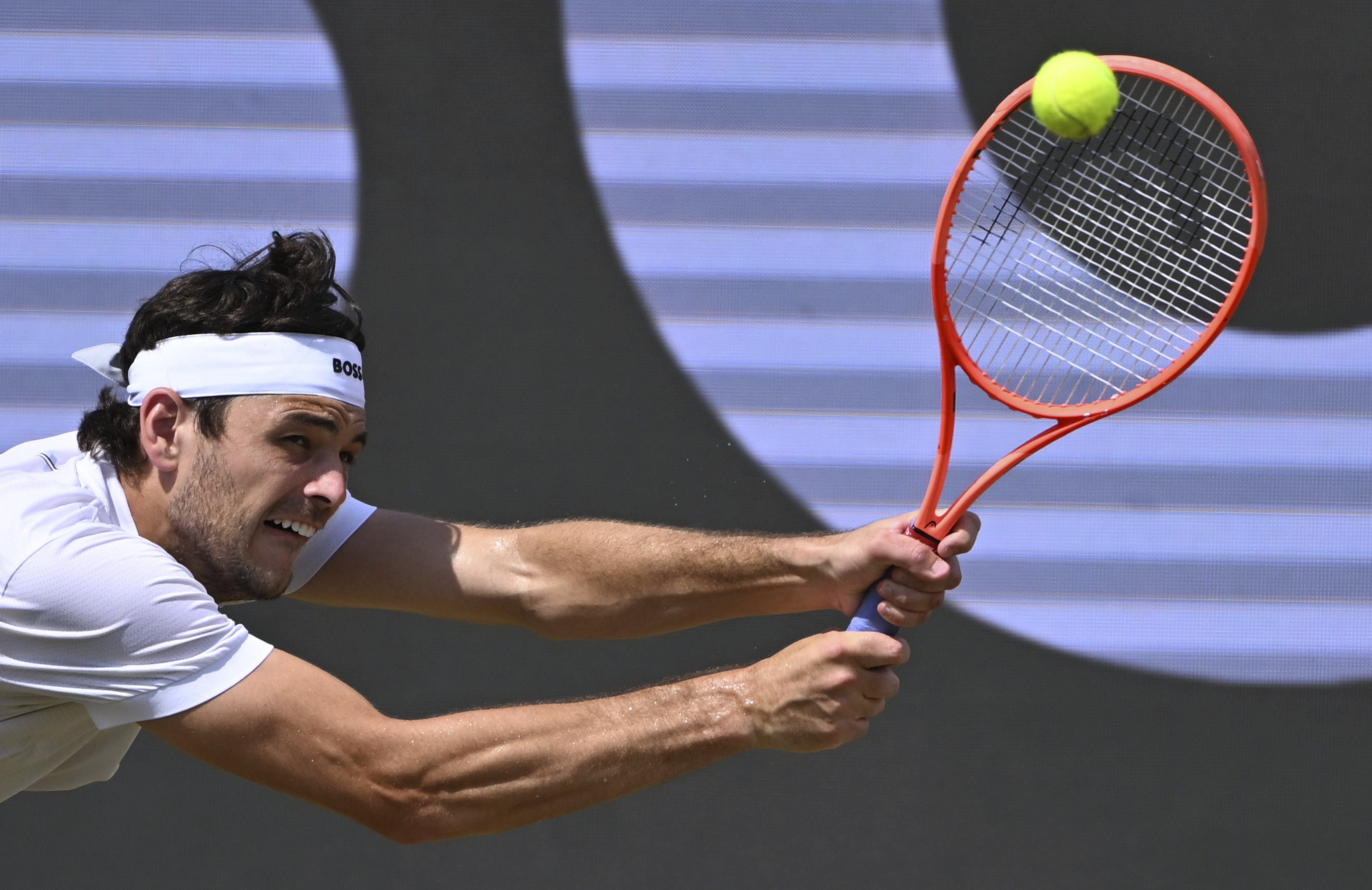 斯图加特迎欧冠关键赛；赛前复出首秀；引发热议；年轻球员得到机会的简单介绍-开云官网